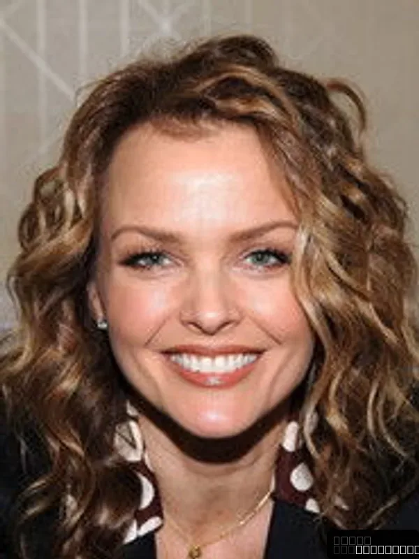 Dina Meyer