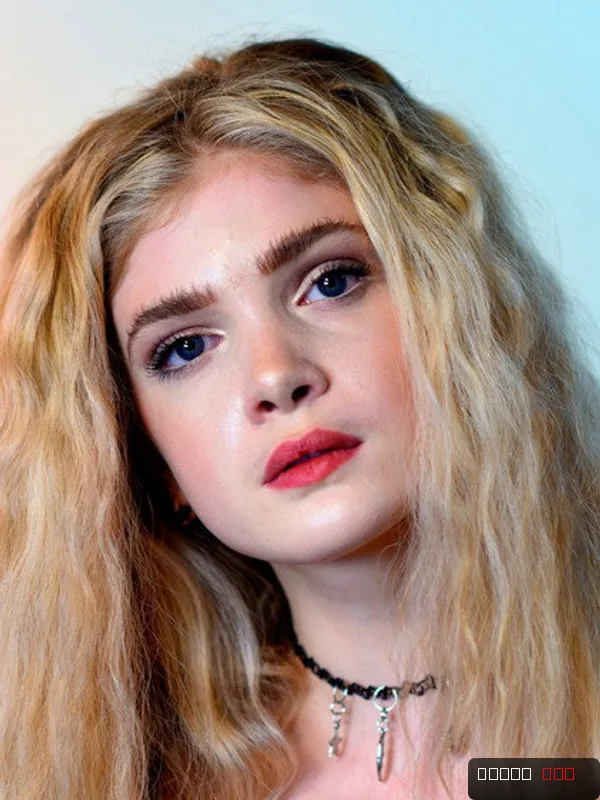 Elena Kampouris — photo 2