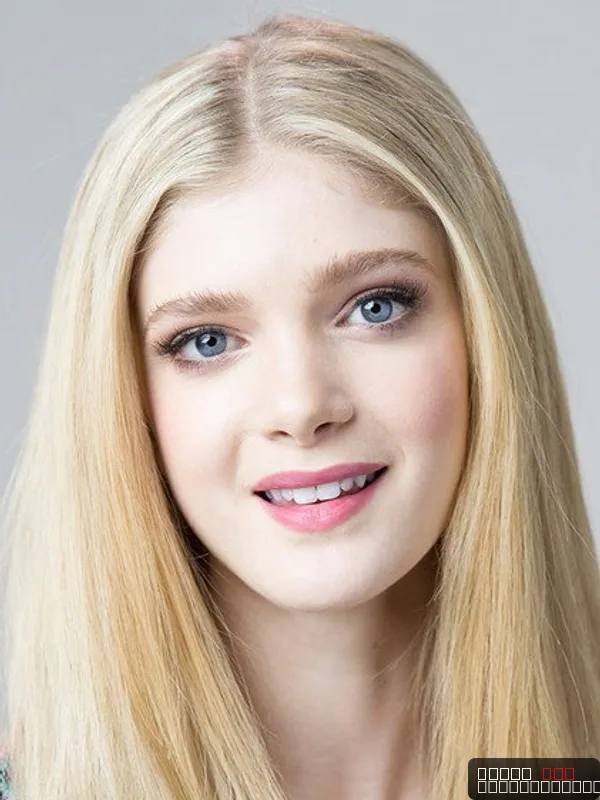 Elena Kampouris — photo 3