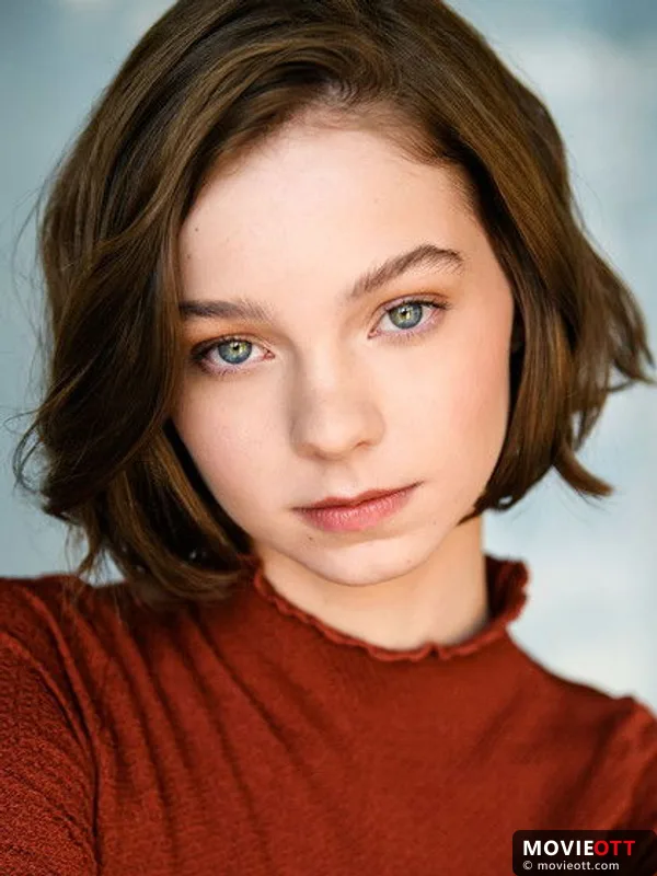 Emma Myers — photo 1