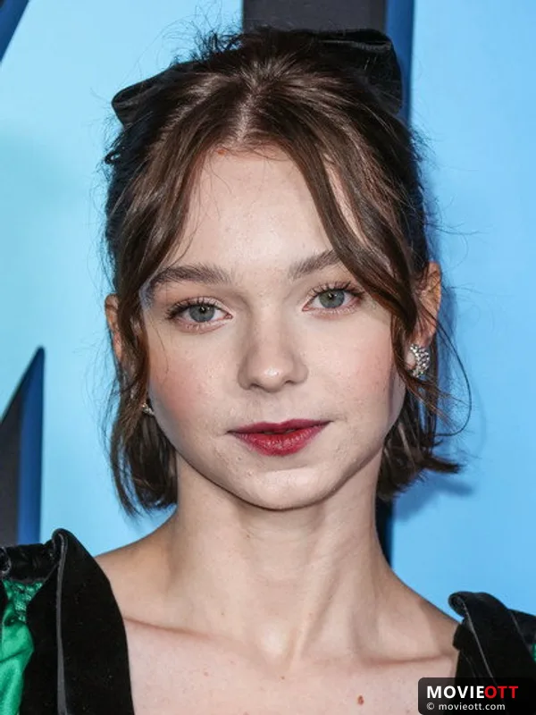 Emma Myers — photo 3