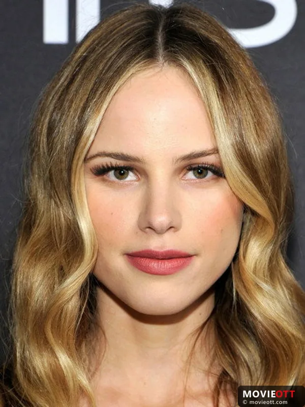 Halston Sage — photo 3