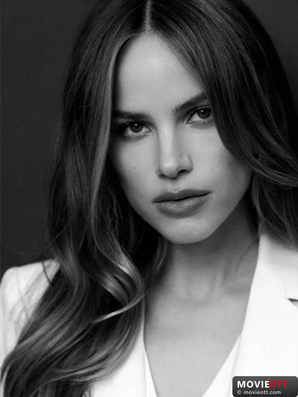 Halston Sage — photo 4
