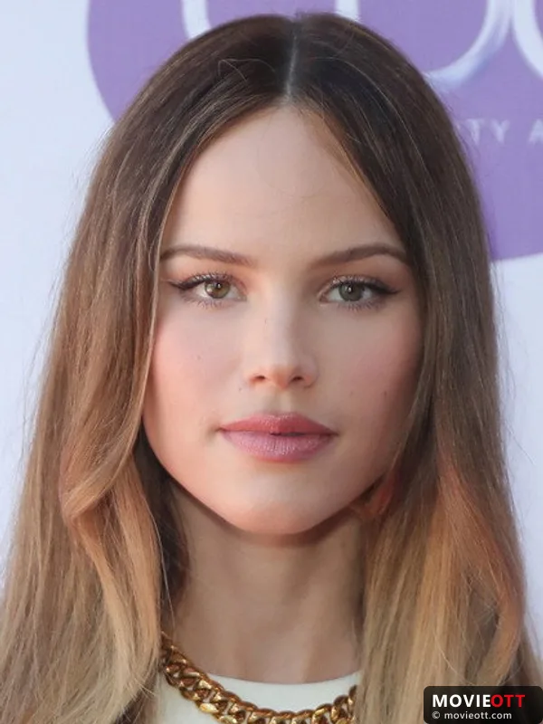 Halston Sage — photo 6