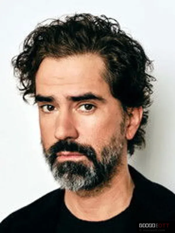 Hamish Linklater