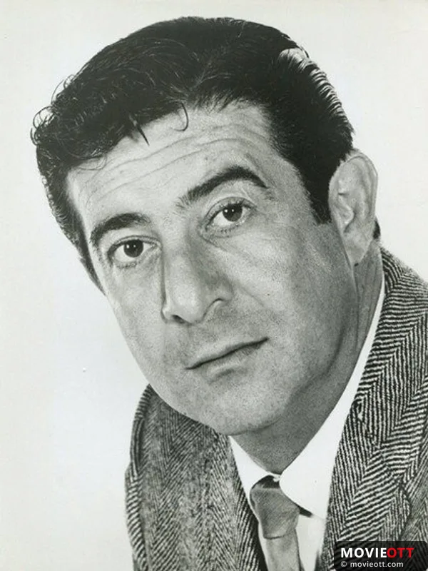 Harvey Lembeck — photo 1