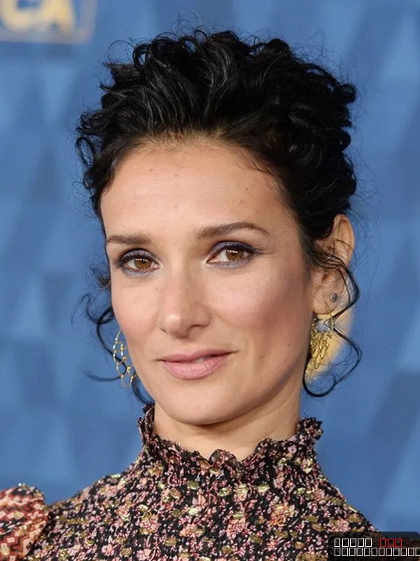 Indira Varma — photo 3