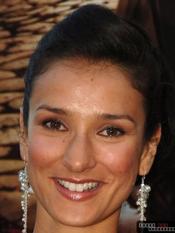 Indira Varma — photo 4