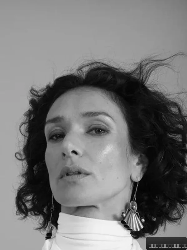 Indira Varma — photo 6