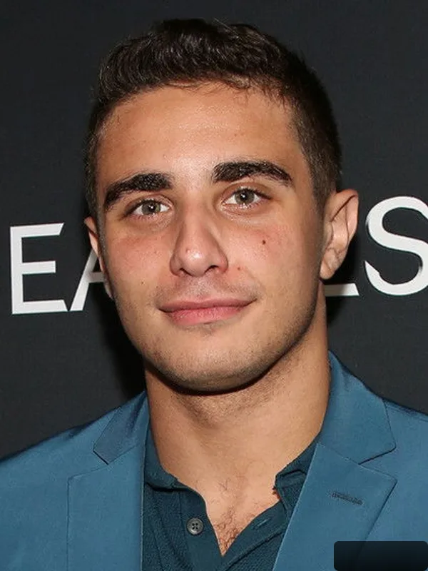Jake Cannavale — photo 1