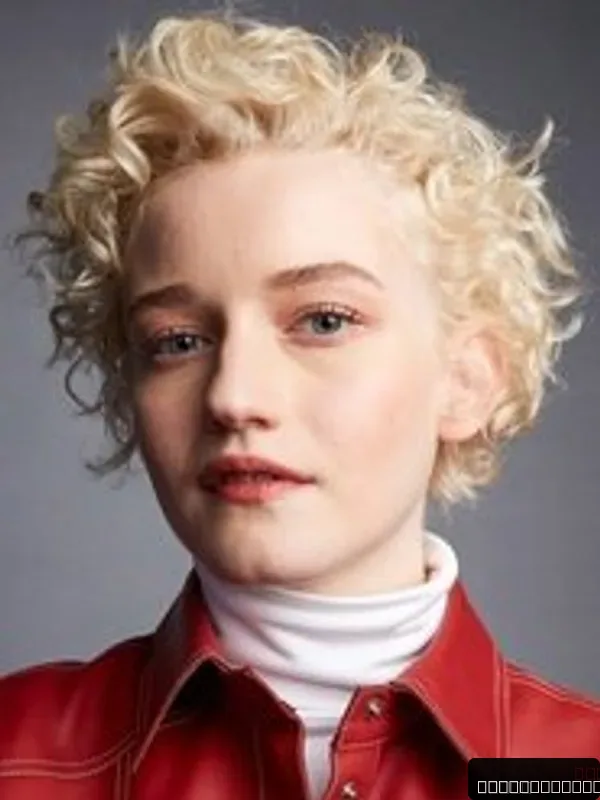 Julia Garner