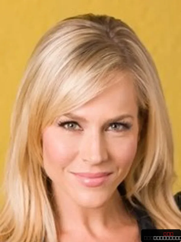 Julie Benz