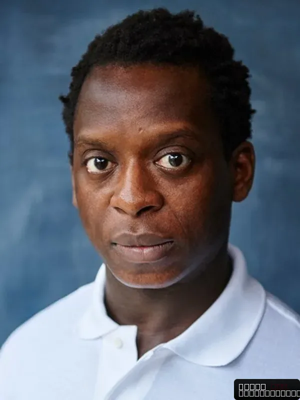 Kobna Holdbrook-Smith