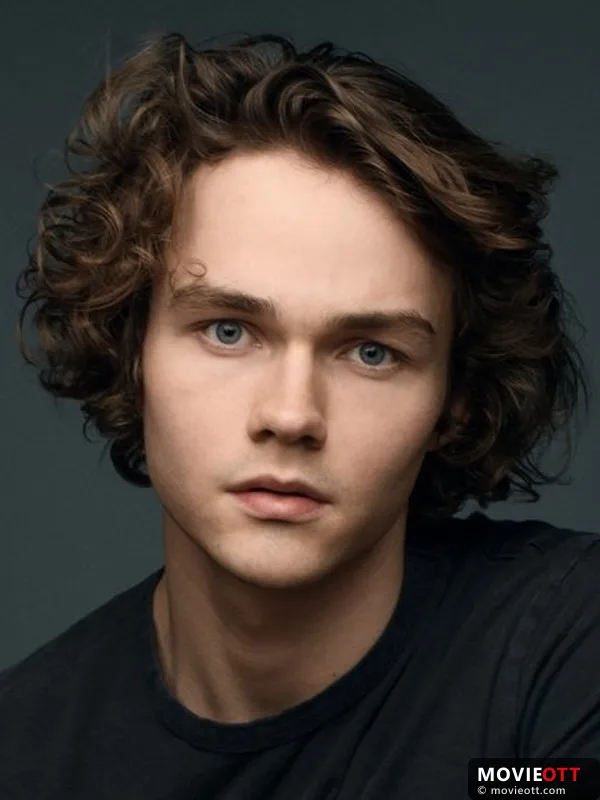 Levi Miller — photo 1