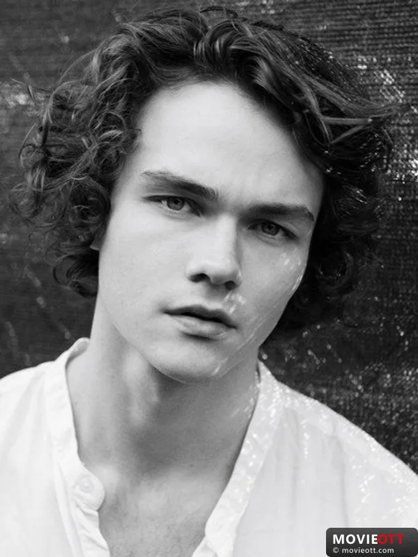 Levi Miller — photo 3