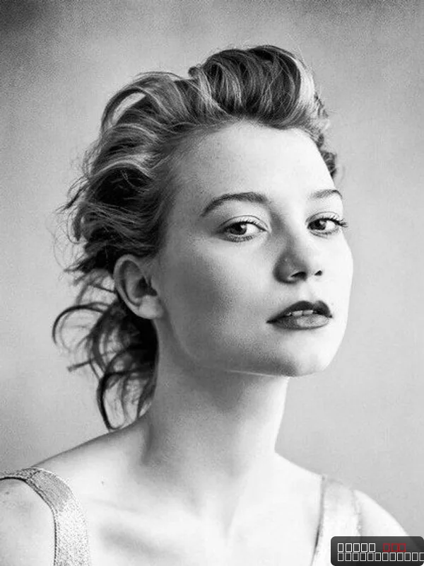 Mia Wasikowska — photo 2