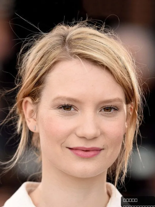 Mia Wasikowska — photo 3