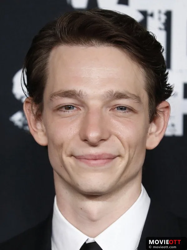 Mike Faist — photo 3