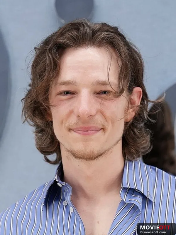 Mike Faist — photo 6