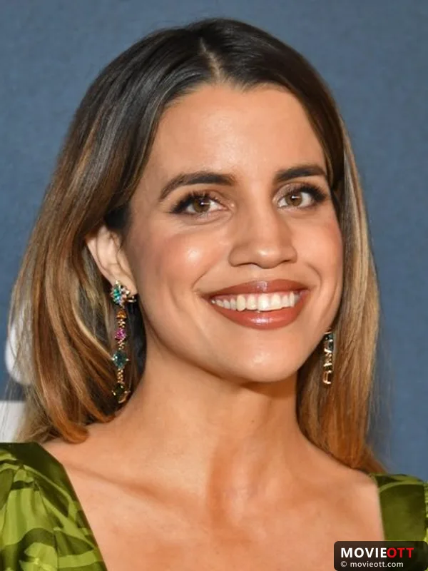 Natalie Morales — photo 1