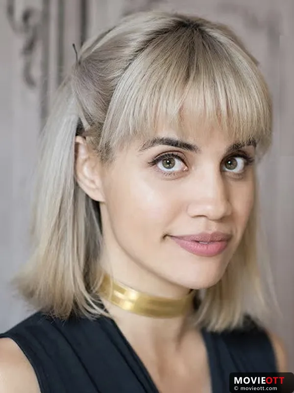 Natalie Morales — photo 3