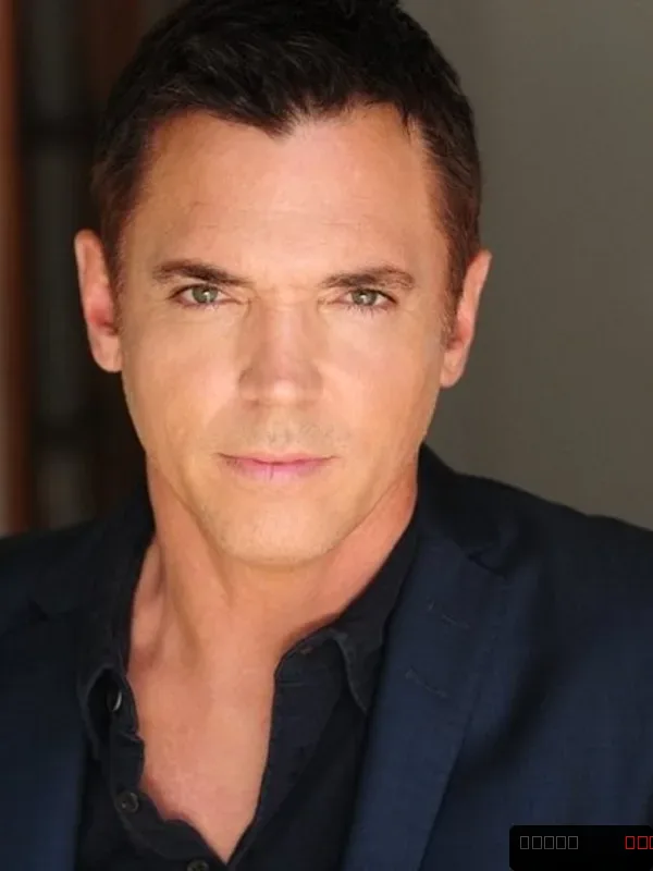 Nicholas Lea