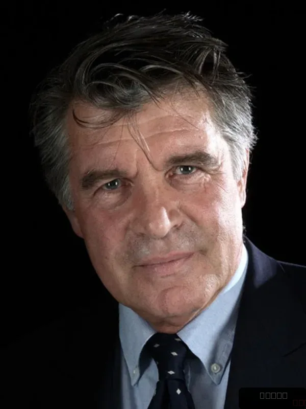 Oliver Tobias