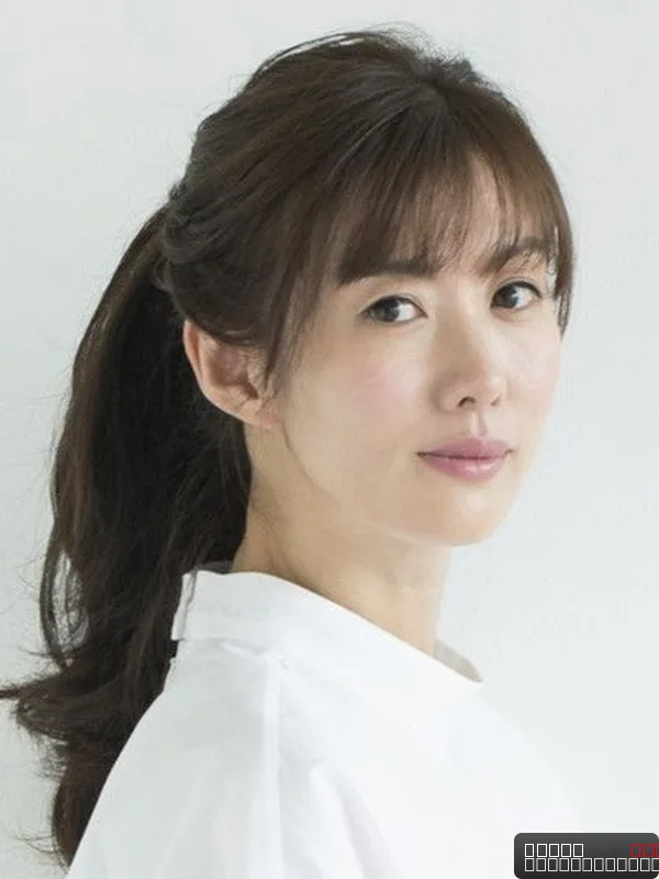 Rie Tomosaka — photo 1
