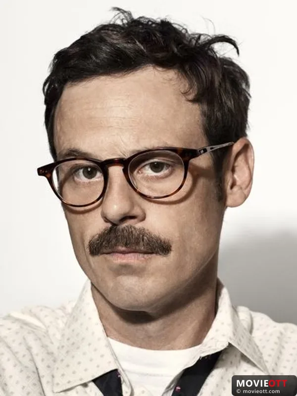 Scoot McNairy — photo 1