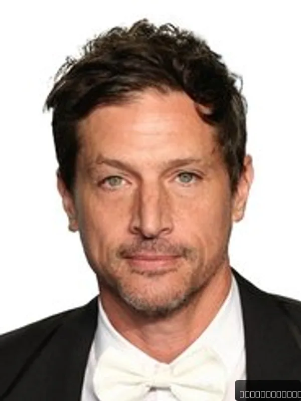 Simon Rex
