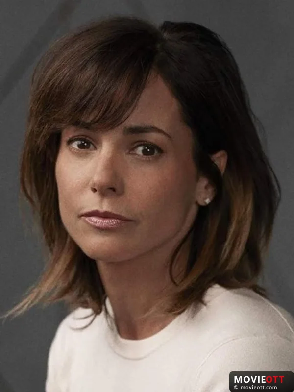 Stephanie Szostak — photo 1
