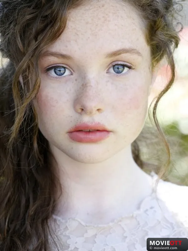 Zoe Colletti — photo 1