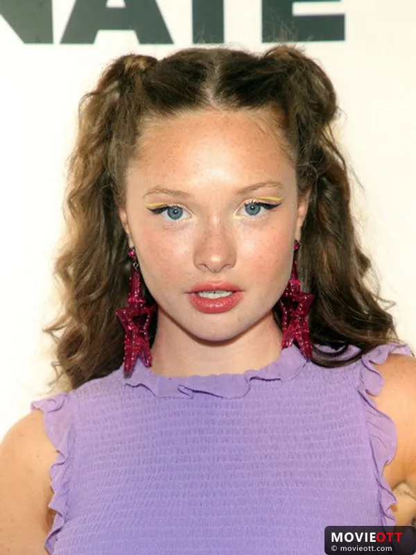 Zoe Colletti — photo 2