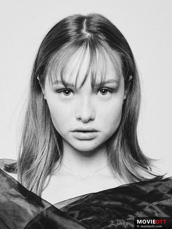 Zoe Colletti — photo 5