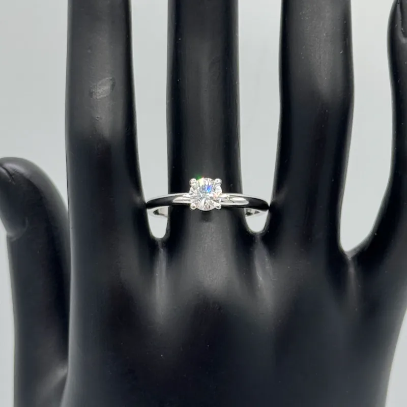 Anello Solitario con un Diamante ct.0,59