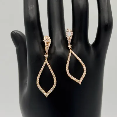 Orecchini pendenti in oro rosa e Diamanti