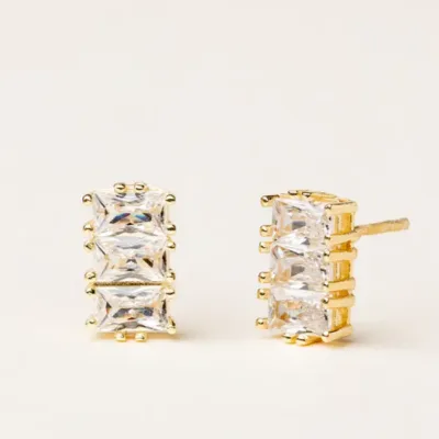 Alisia Orecchini timeless elegance