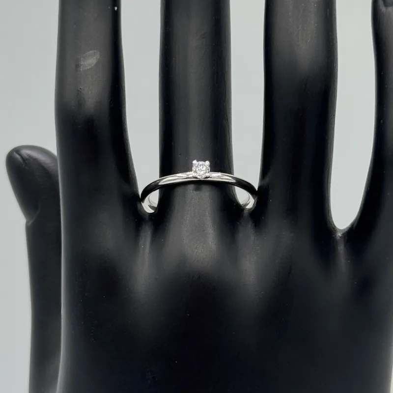 Anello Solitario con un Diamante ct.0,10