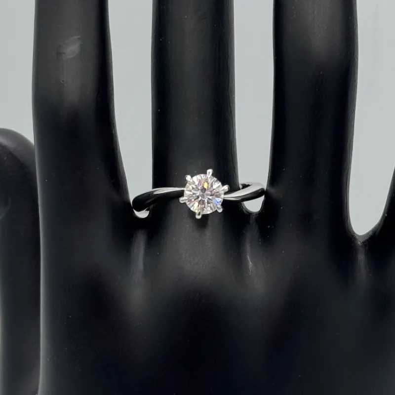 Anello Solitario con un Diamante ct.0,70