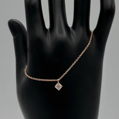 Girocollino punto luce in oro rosa con Diamante ct.0,21