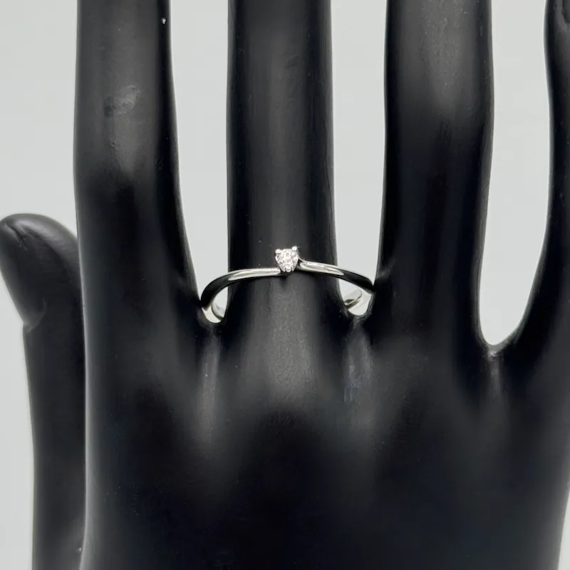 Anello Solitario in oro bianco con un Diamante ct.0,05