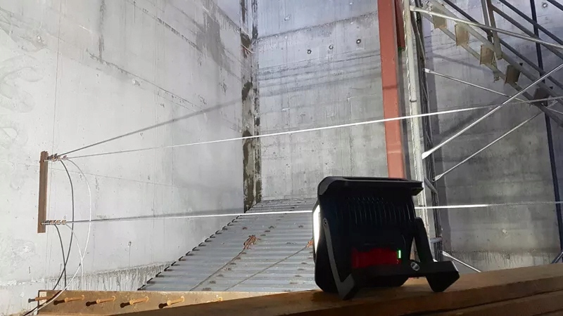 Product: BOSCH GLI 18V-4000C Lampa budowlana warsztatowa reflektor LED aku. 4000lm