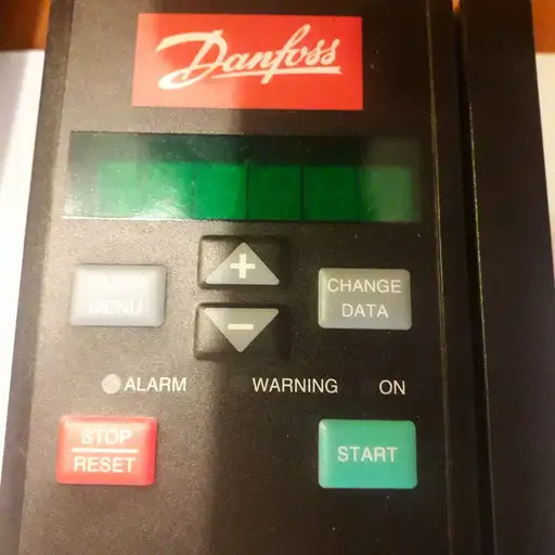 Product: Falownik VLT 2822 VLT2822PT4B20STR1DBF00A00C0 2,2 kW 5,2 A 0-1000 Hz