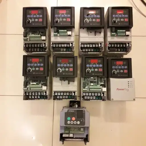 Product: 8X FALOWNIK Allen-Bradley Allen Bradley PowerFlex 22B 1X HITACHI NA CZĘŚCI