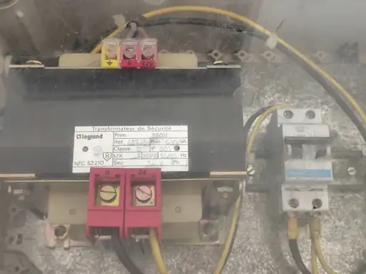 Produkt: Transformator Legrand NFC 52210 630 VA 220v-24v + Skrzynka sterownicza