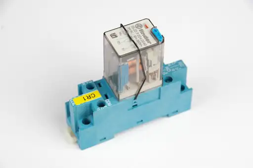 Product: Finder 55.32.9.024.0040 + 94.82 Przekaźnik + podstawka