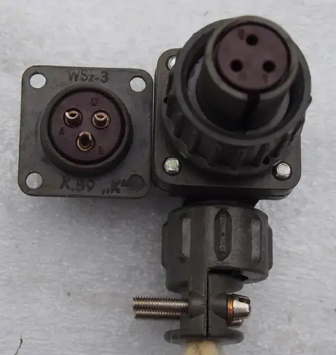 Prodotto: SzU-3 wtyczka kątowa + gniazdo WSz-3 nowe 3 piny