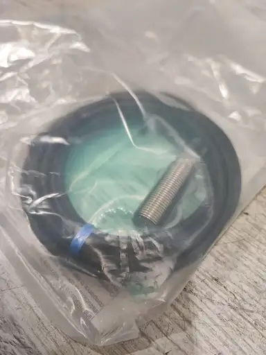 Product: Omron E2B-M12KS02-WP-C1 - czujnik zbliżeniowy