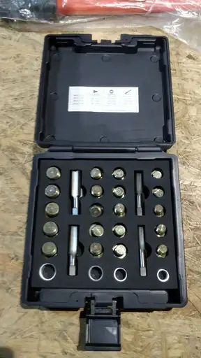 Product: KS TOOLS 150.1450 Zestaw do naprawy gwintu miski