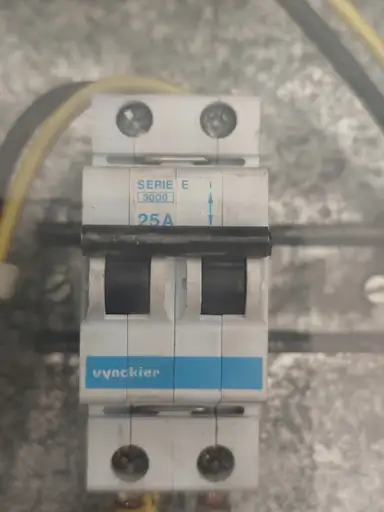 Produkt: Transformator Legrand NFC 52210 630 VA 220v-24v + Skrzynka sterownicza